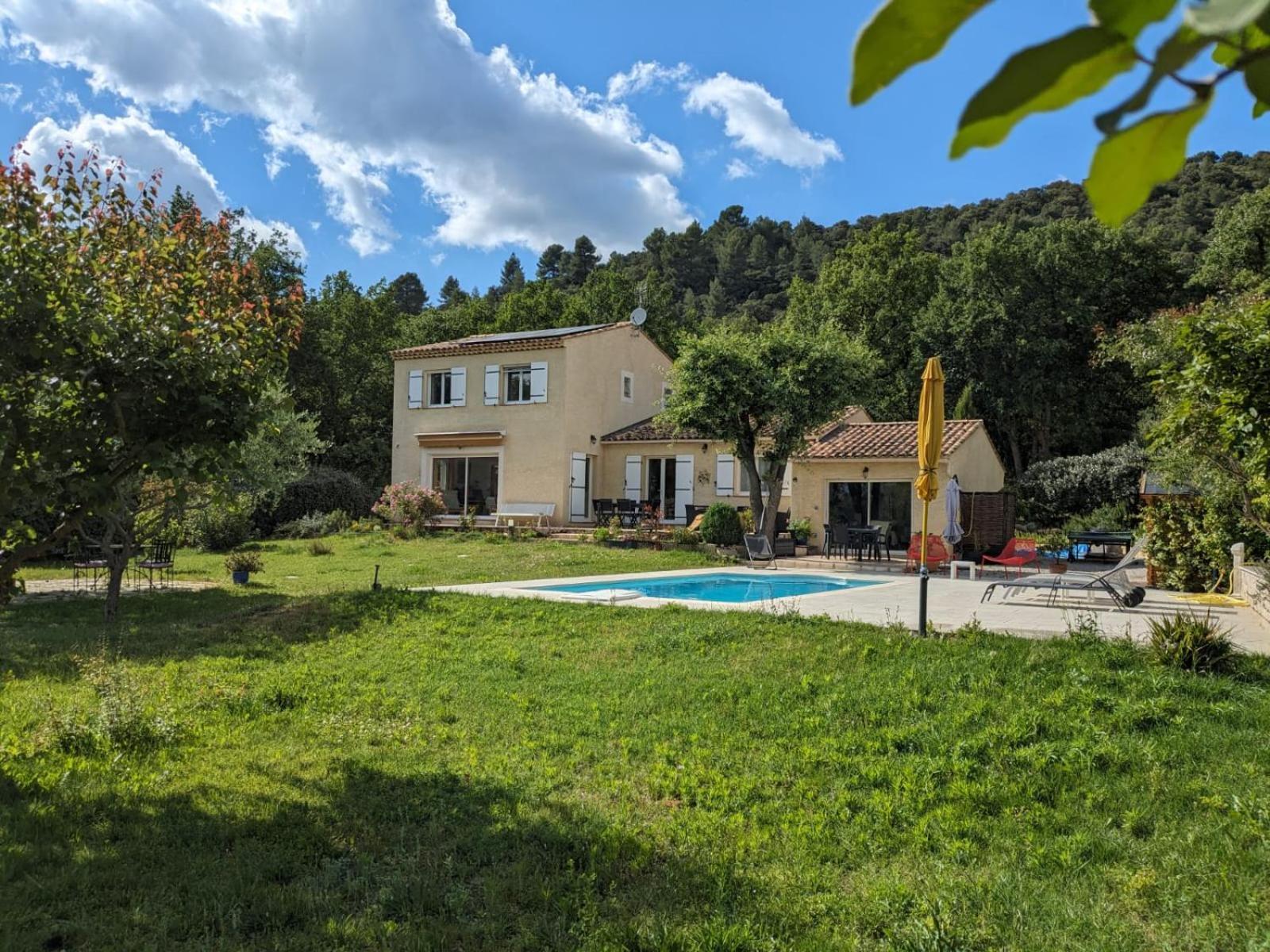 Villa Calme Avec Piscine A Greoux Eksteriør bilde